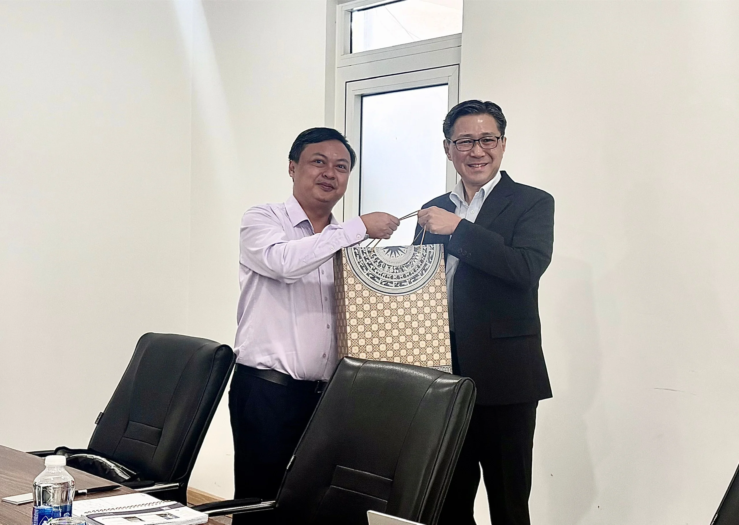 We sincerely express our gratitude to the Consul General for taking the time to visit and learn more about NAPA’s activities. 